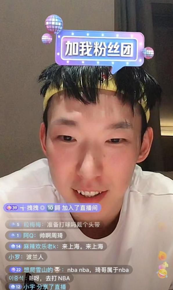 白客在电影《寻她》中饰演陈凤娣的丈夫甘耀祖，他沧桑的脸庞下充满着淳朴，勤劳能干为了家庭的生计而奔波忙碌着